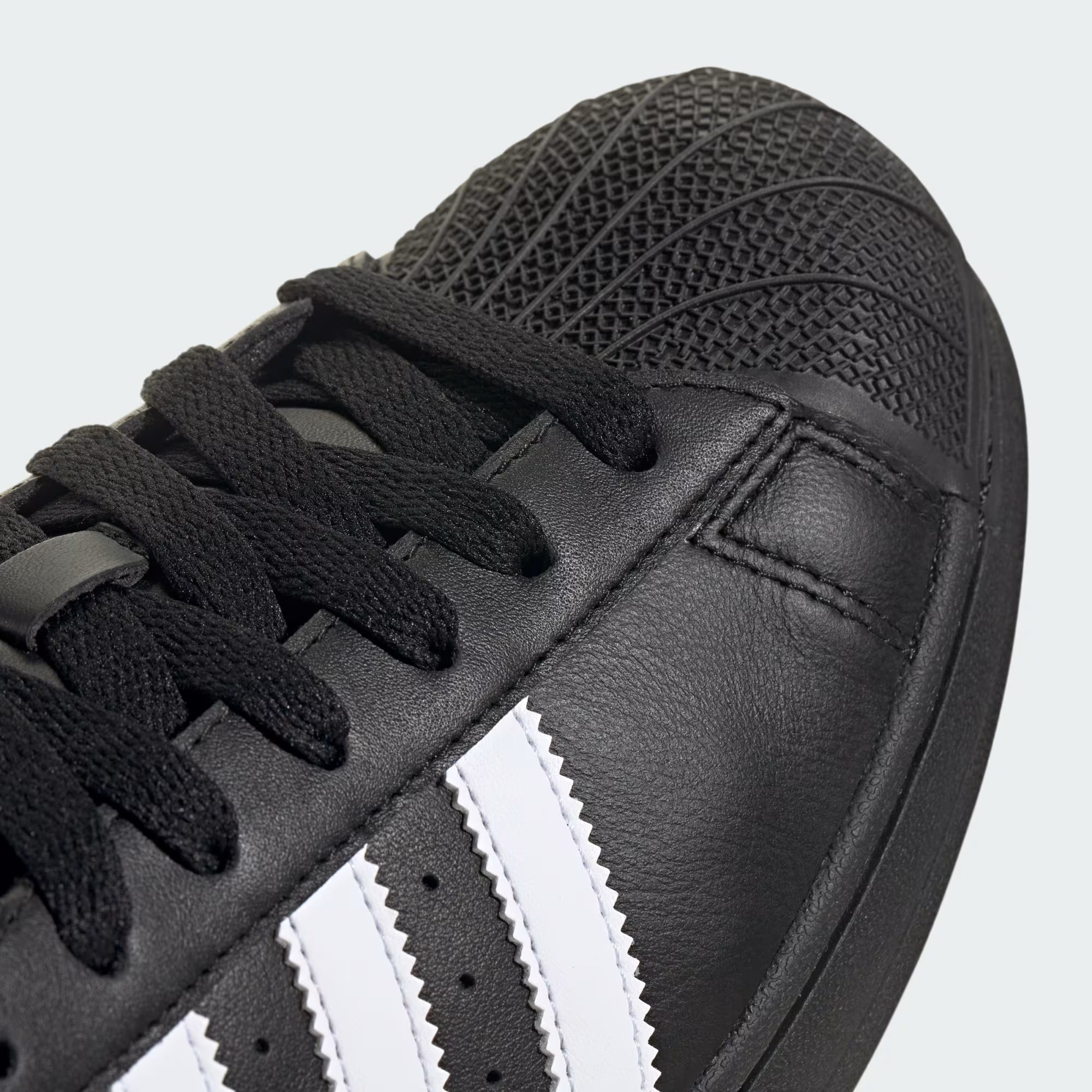 superstar ii- black and white